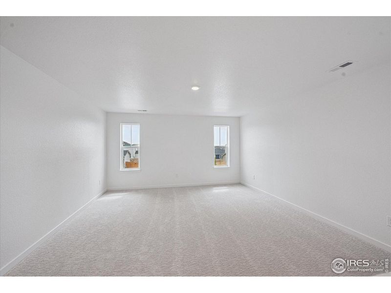 Spacious, unfurnished interior of a new home in Hansen Farm, Fort Collins (Image 9).