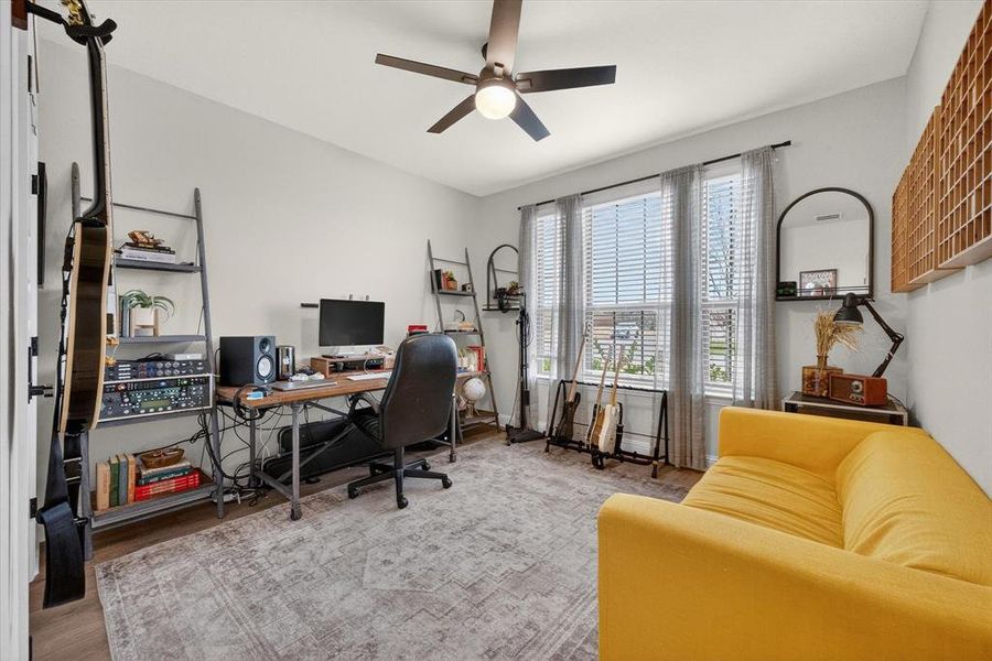 Furnished interior view inside a new home in Oaks of North Grove, Waxahachie (Image 8).