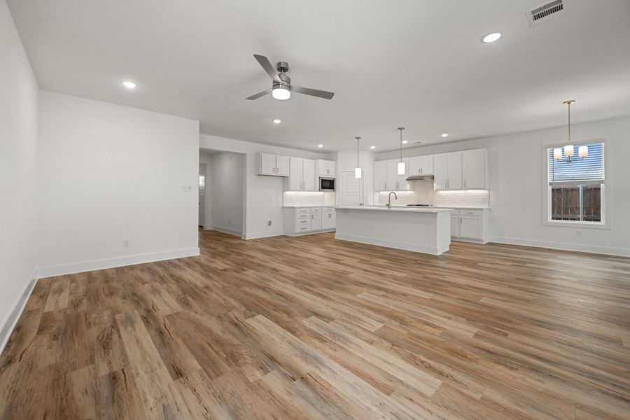 Spacious, unfurnished interior of a new home in Heritage Towne, Midlothian (Image 36). Spacious, unfurnished interior of a new home in Heritage Towne, Midlothian (Image 36).