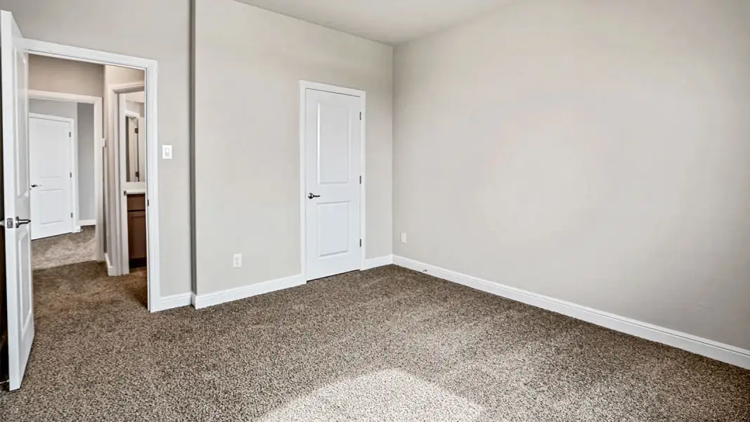 Spacious, unfurnished interior of a new home in Parkerville Meadows, DeSoto (Image 28).
