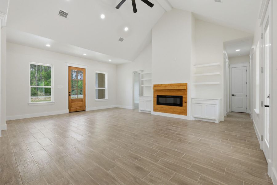 Spacious, unfurnished interior of a new home in , Dayton (Image 15).