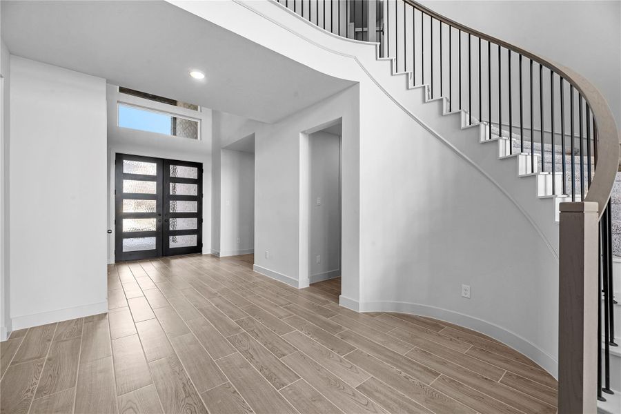 Spacious, unfurnished interior of a new home in Elyson - 60', Katy (Image 14).