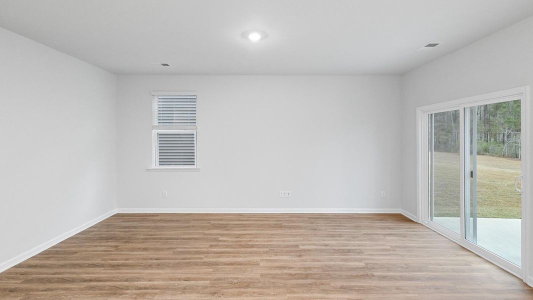 Spacious, unfurnished interior of a new home in , Summerville (Image 10).