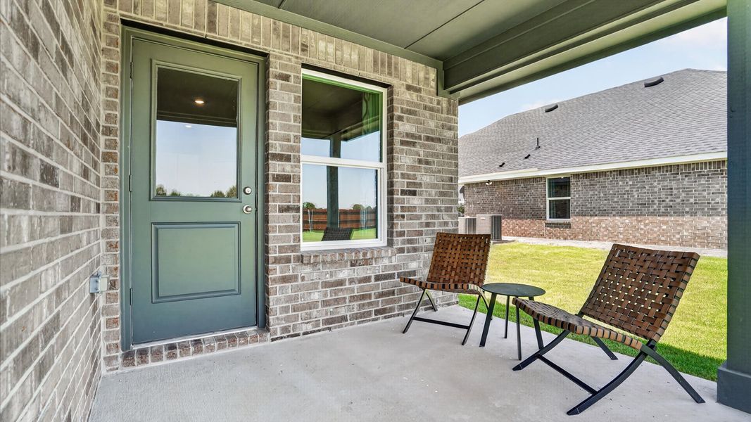 Exterior details and patio area of a home in Townes Landing, Fort Worth (Image 2).