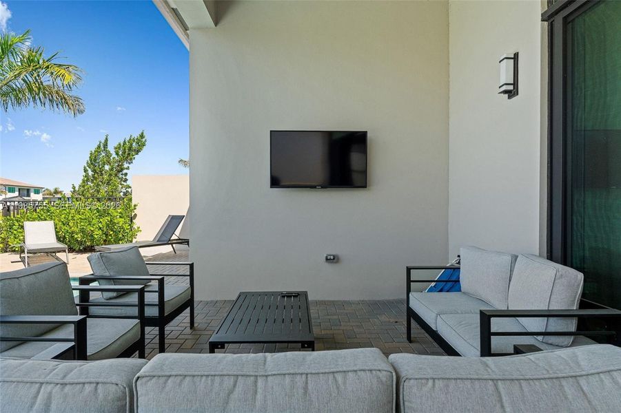 Exterior details and patio area of a home in , Boca Raton (Image 26).