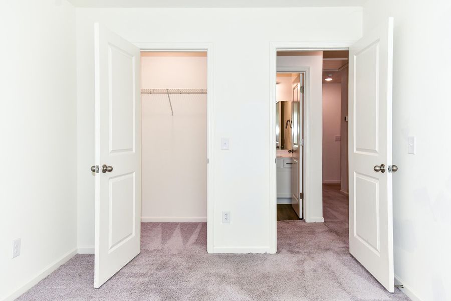 Spacious, unfurnished interior of a new home in , Summerville (Image 15).