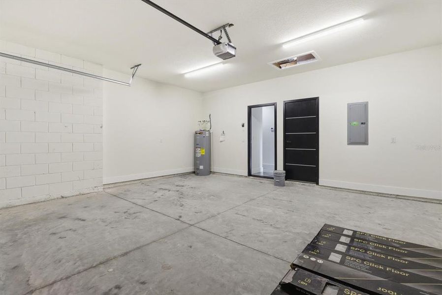 Spacious, unfurnished interior of a new home in , Ocala (Image 38).