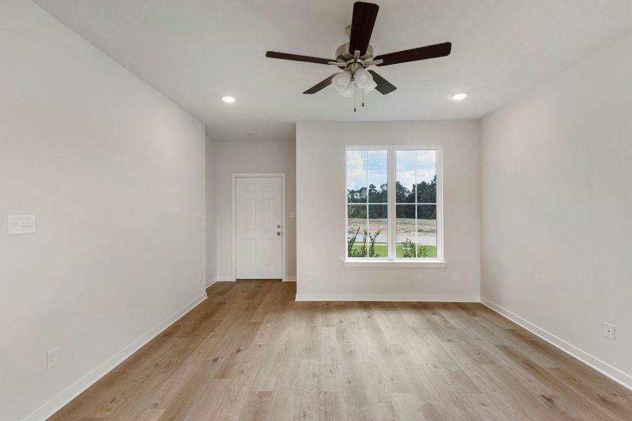Spacious, unfurnished interior of a new home in Rockbridge East, Huntsville (Image 7).