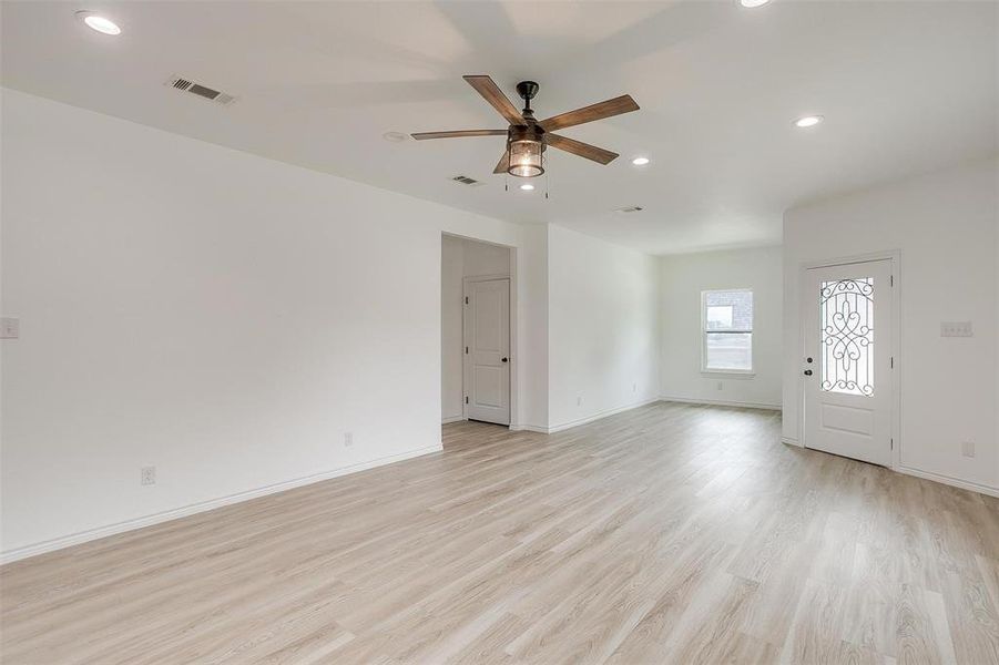 Spacious, unfurnished interior of a new home in , Granbury (Image 18).