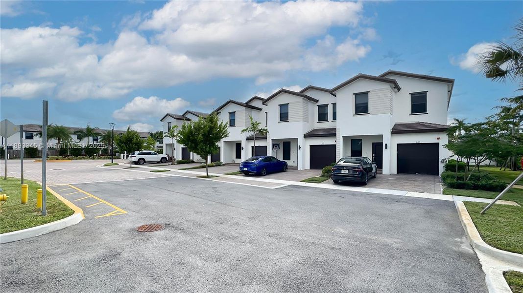 Community amenities in , Pembroke Pines (Image 27). Community amenities in , Pembroke Pines (Image 27).