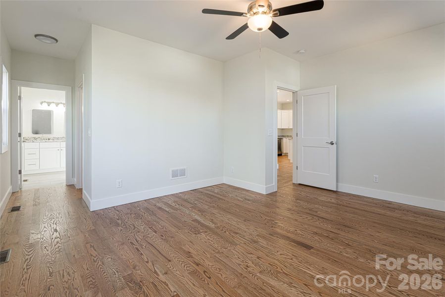 Spacious, unfurnished interior of a new home in , Asheville (Image 31).