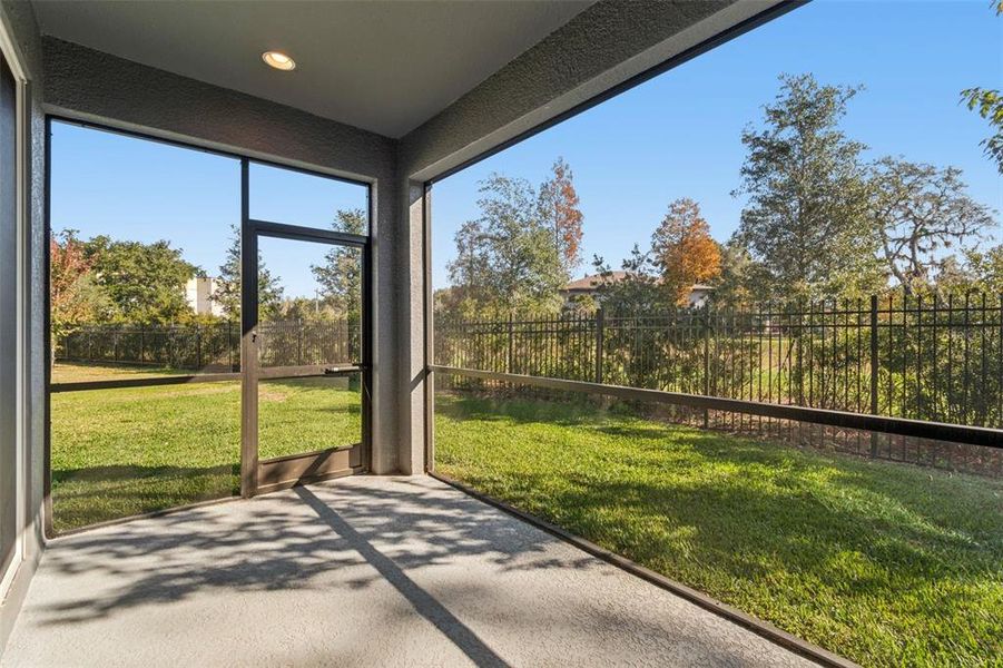 Exterior details and patio area of a home in Villas Del Lago, Lutz (Image 4).