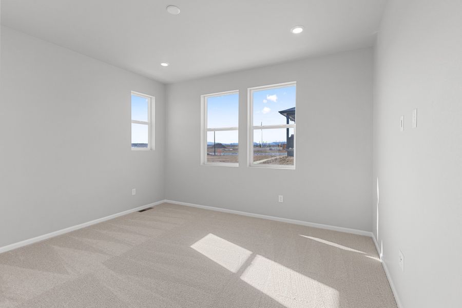 Spacious, unfurnished interior of a new home in Talon Pointe, Thornton (Image 13).