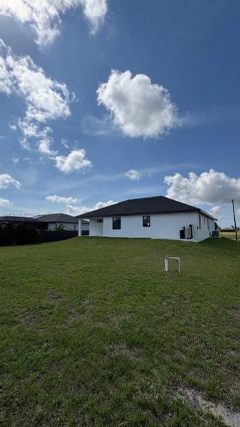 Exterior details and patio area of a home in , Cape Coral (Image 4).