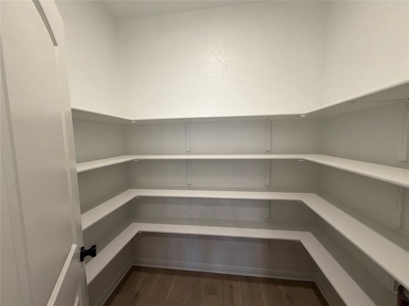 Spacious, unfurnished interior of a new home in Willow Springs, Buda (Image 27).