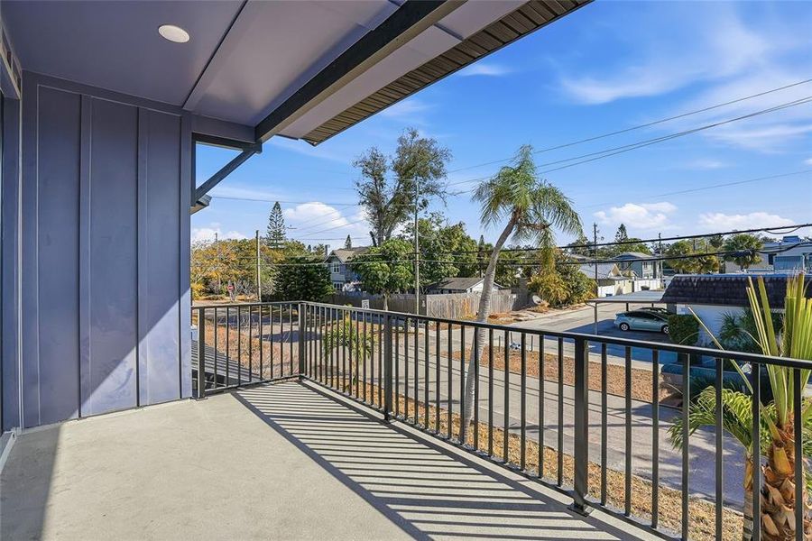 Exterior details and patio area of a home in , St. Petersburg (Image 26).