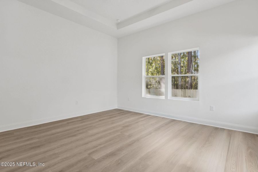Spacious, unfurnished interior of a new home in , Middleburg (Image 38).