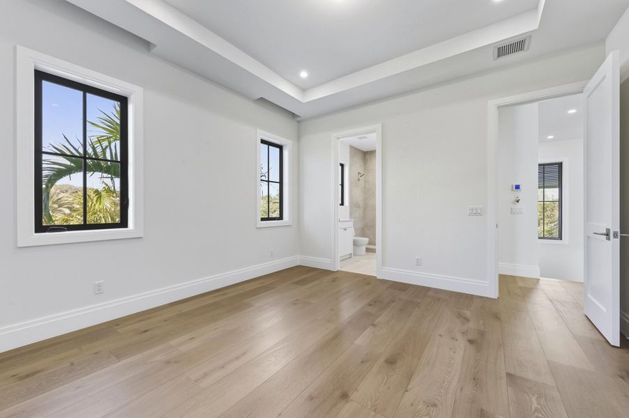 GUEST BEDROOM 5 - 2ND FLOOR