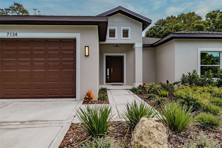 Exterior details and patio area of a home in , New Port Richey (Image 25).