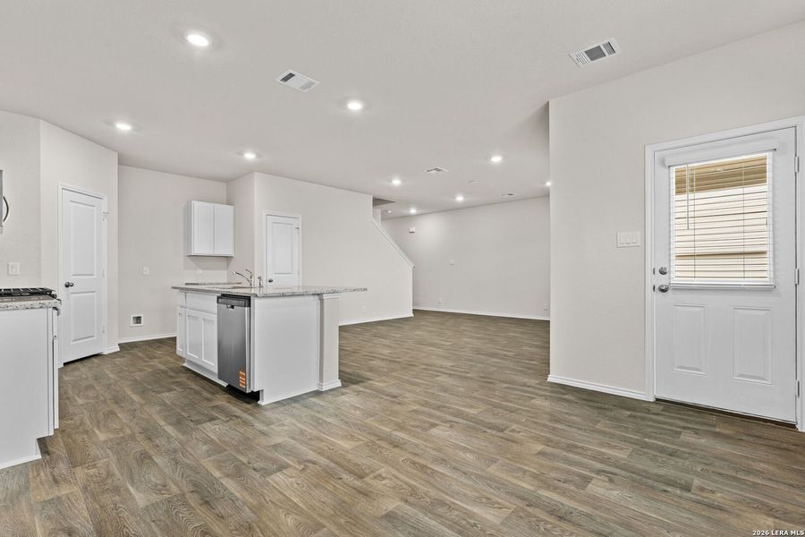 Spacious, unfurnished interior of a new home in Redbird Ranch, San Antonio (Image 14).