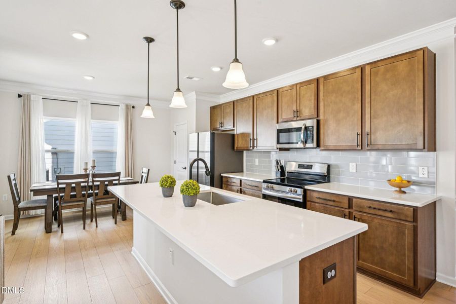 12-web-or-mls-Commons Cir-S2511-012