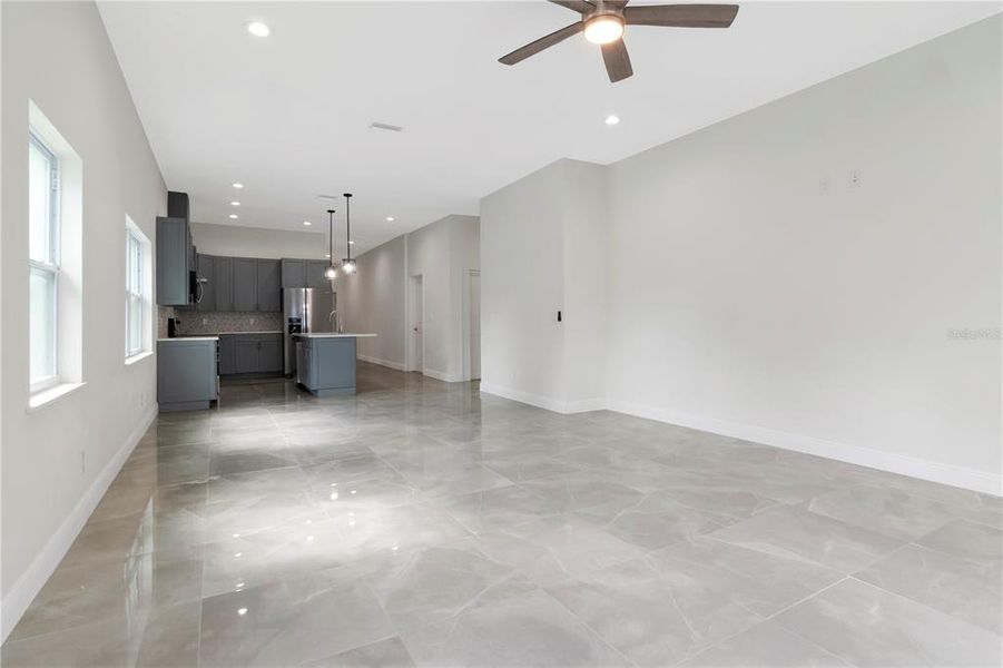 Spacious, unfurnished interior of a new home in , Tampa (Image 26).
