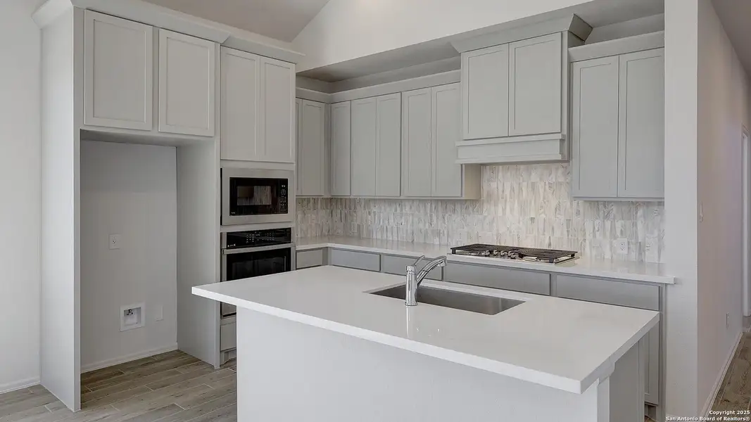 Furnished interior view inside a new home in Veranda 40', San Antonio (Image 8). Furnished interior view inside a new home in Veranda 40', San Antonio (Image 8).