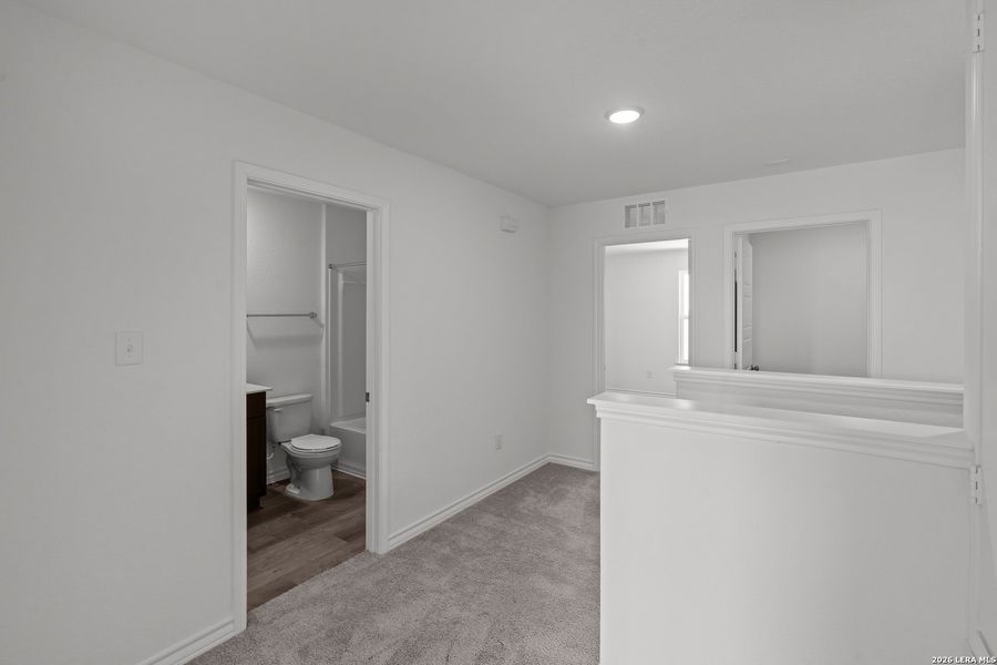 Spacious, unfurnished interior of a new home in Horizon Ridge, San Antonio (Image 11).