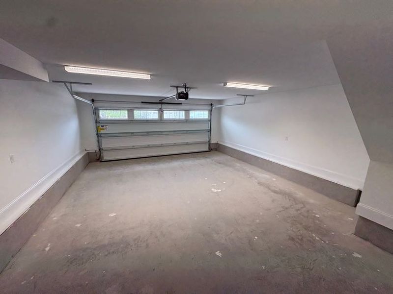 Spacious, unfurnished interior of a new home in Riverside Cove, Wilmington (Image 23).