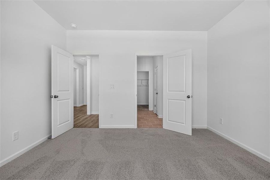 Spacious, unfurnished interior of a new home in , Athens (Image 35).