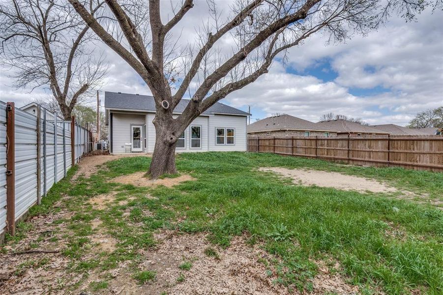 Exterior details and patio area of a home in , Dallas (Image 21).