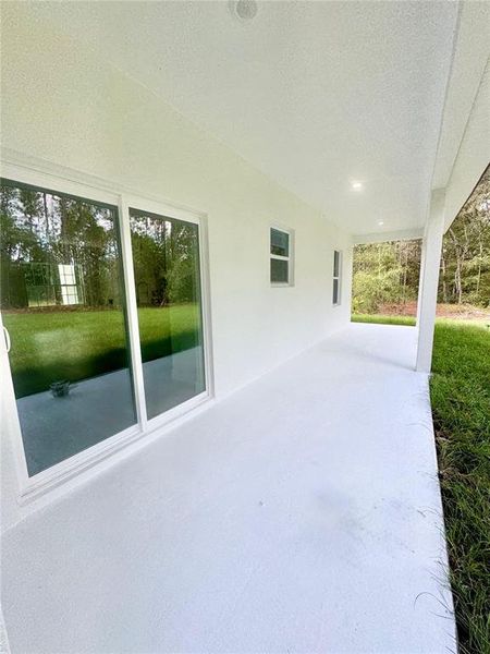 Spacious, unfurnished interior of a new home in , Citrus Springs (Image 13).