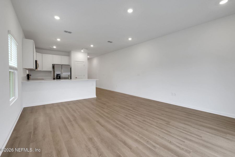 Spacious, unfurnished interior of a new home in Kasen Oaks, Jacksonville (Image 18).