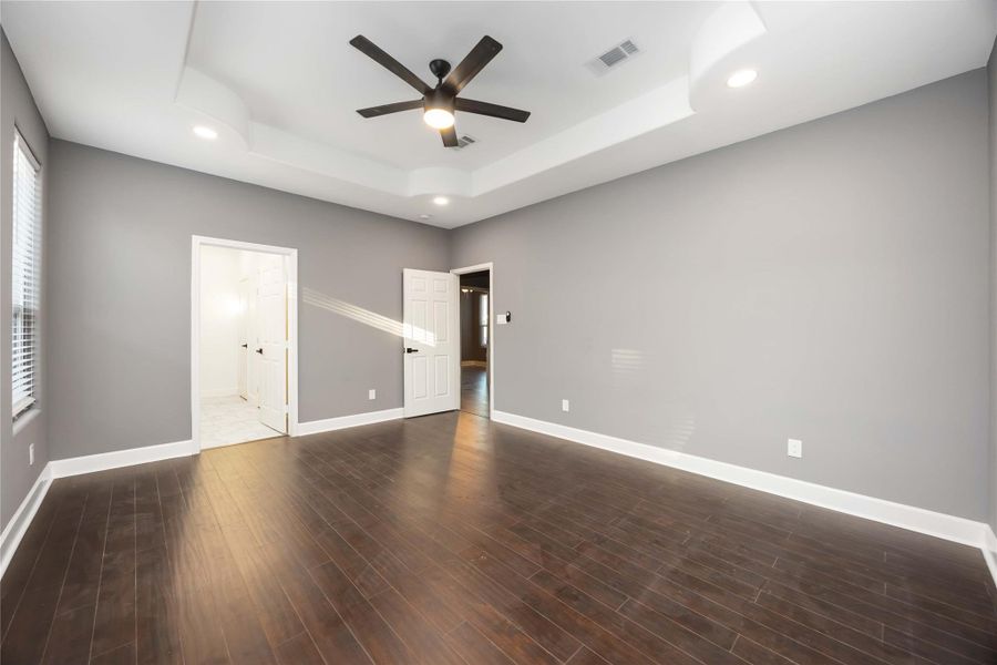Spacious, unfurnished interior of a new home in , Houston (Image 32).