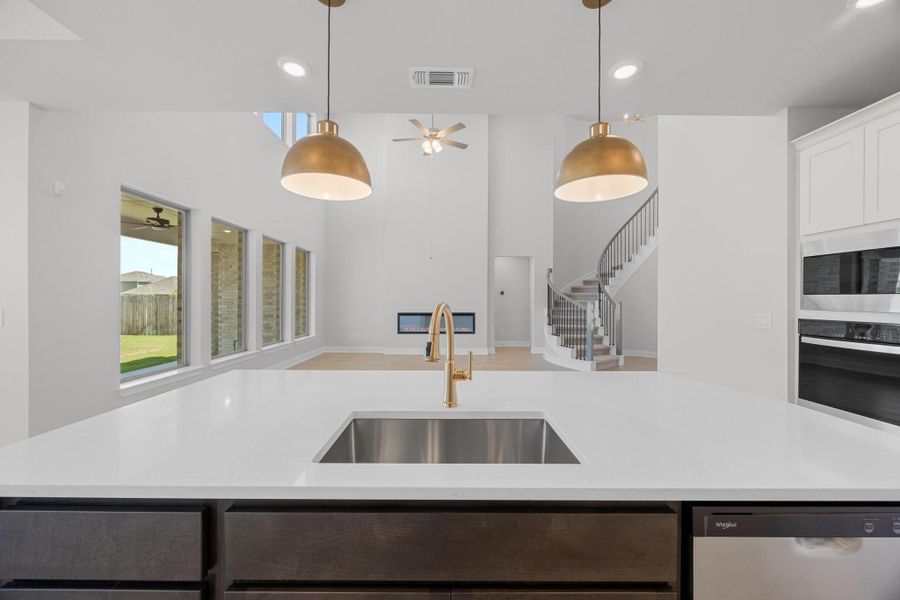 Representative image. Features, selections and colors may vary.