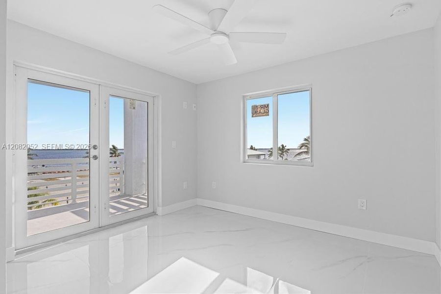 Spacious, unfurnished interior of a new home in , Big Pine Key (Image 10).