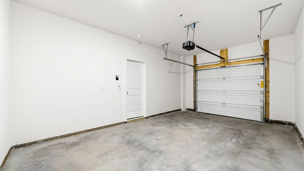 Spacious, unfurnished interior of a new home in The Arbor Townhomes, Kingsport (Image 19).