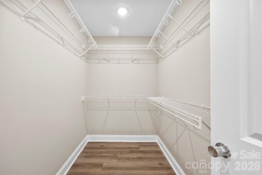Walk-in Closet Walk-in Closet