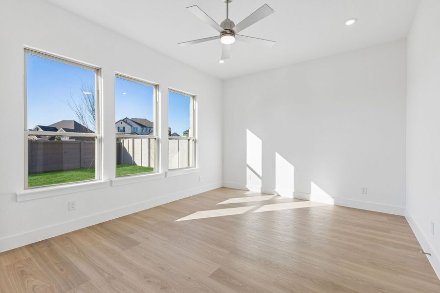 Spacious, unfurnished interior of a new home in Painted Tree Lakeside, McKinney (Image 27).
