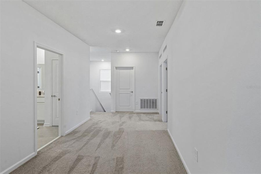 Spacious, unfurnished interior of a new home in Wellness Ridge, Clermont (Image 54).