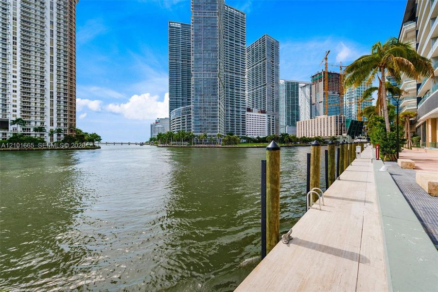 Condo located in Miami, FL showcasing its design and architecture (Image 28).