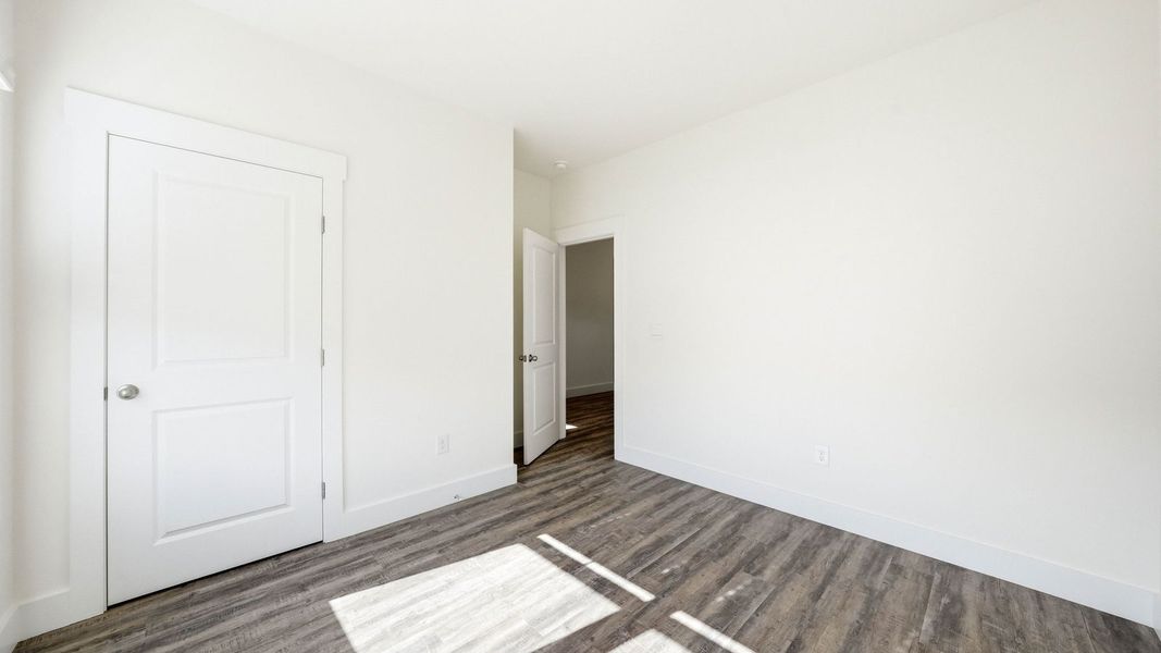 Spacious, unfurnished interior of a new home in Saint Andrews Garth, Kingsport (Image 12).