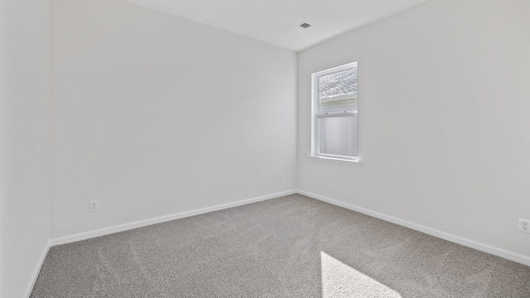 Spacious, unfurnished interior of a new home in Sage Grove, Lyman (Image 15).