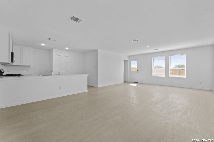 Spacious, unfurnished interior of a new home in Grace Valley, Marion (Image 9).