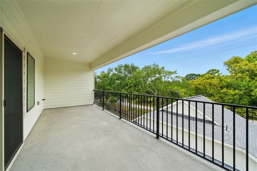 Spacious, unfurnished interior of a new home in Spring Valley Creek, Houston (Image 23). Spacious, unfurnished interior of a new home in Spring Valley Creek, Houston (Image 23).