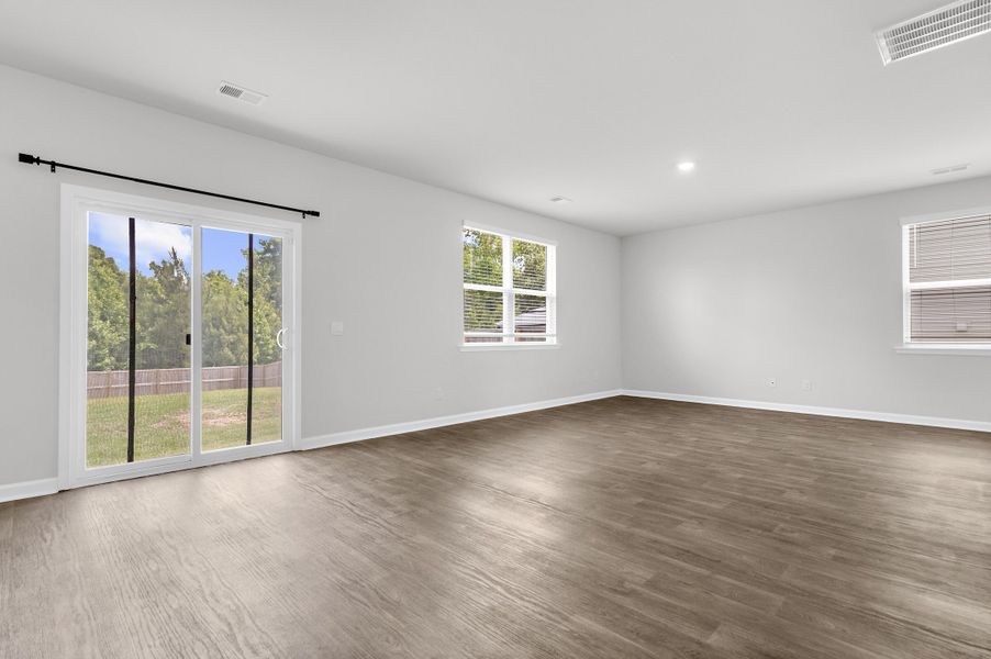 Spacious, unfurnished interior of a new home in Lakeview at Kitfield, Moncks Corner (Image 15).