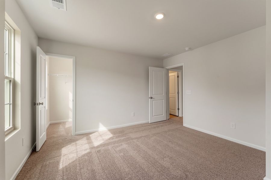 Spacious, unfurnished interior of a new home in Mayfair Village, Spartanburg (Image 29).