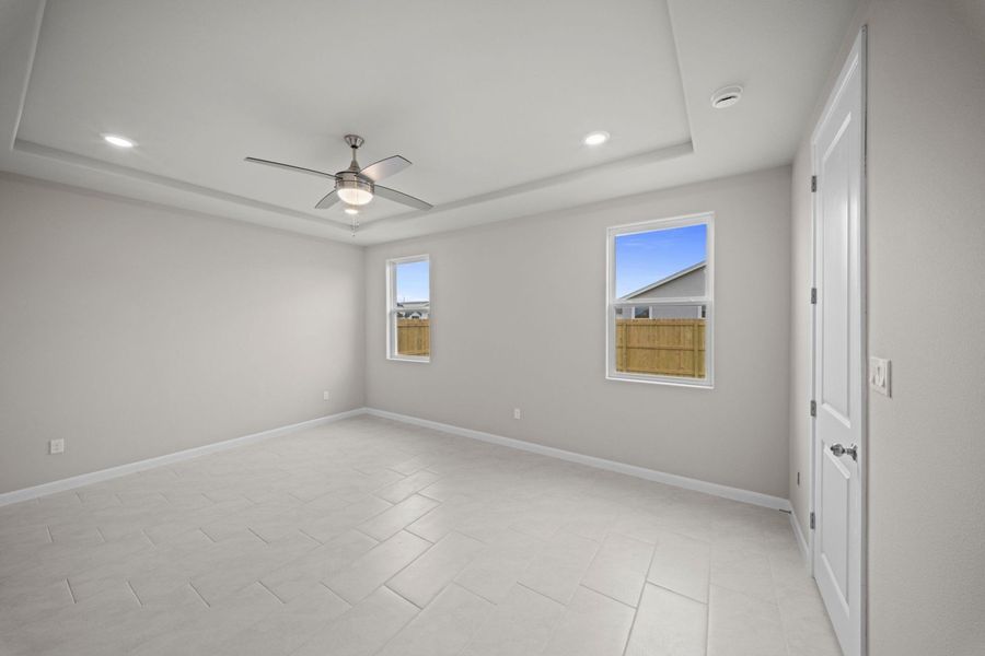 Spacious, unfurnished interior of a new home in Monte Cielo, Weslaco (Image 16).