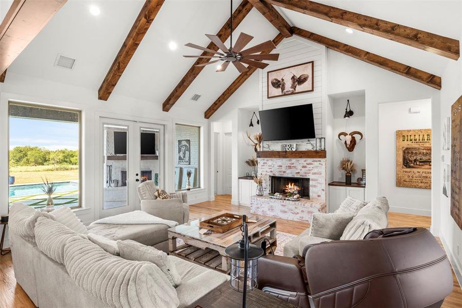 Furnished interior view inside a new home in , Waxahachie (Image 10).