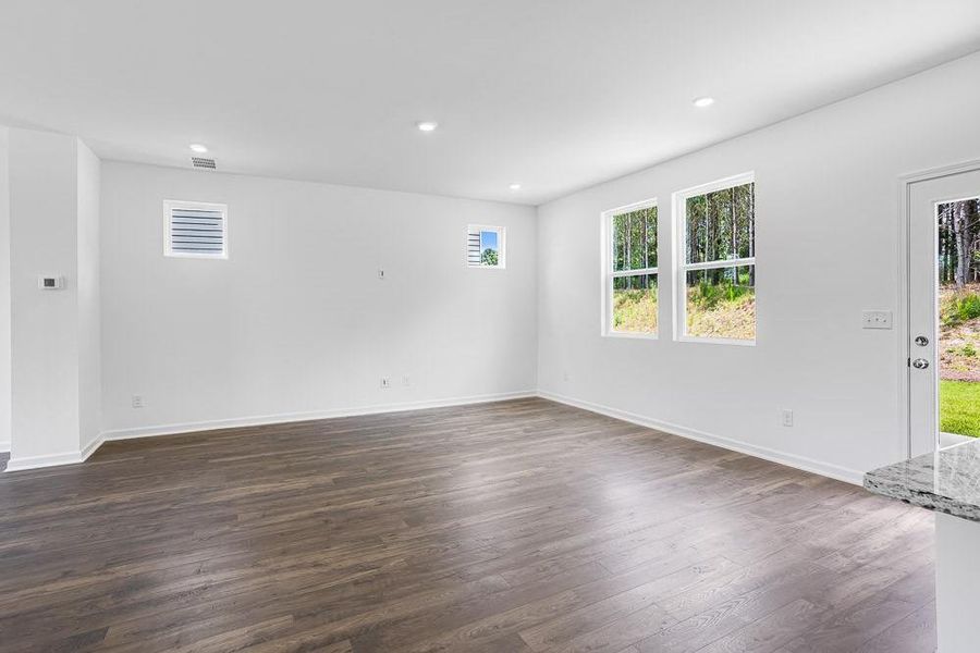 Spacious, unfurnished interior of a new home in Heritage River, Euharlee (Image 31).